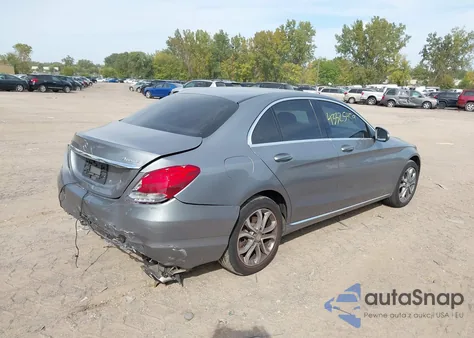 2015 Mercedes-Benz C 300 4Matic из США, поврежденный, VIN 55SWF4KB9FU077537